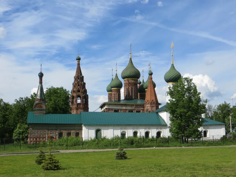 Церковь ильи пророка ярославль ярославль. Церковь гурия самона и авива ярославль. Ярославль июня. Ярославль центр города. Ярославль июня.
