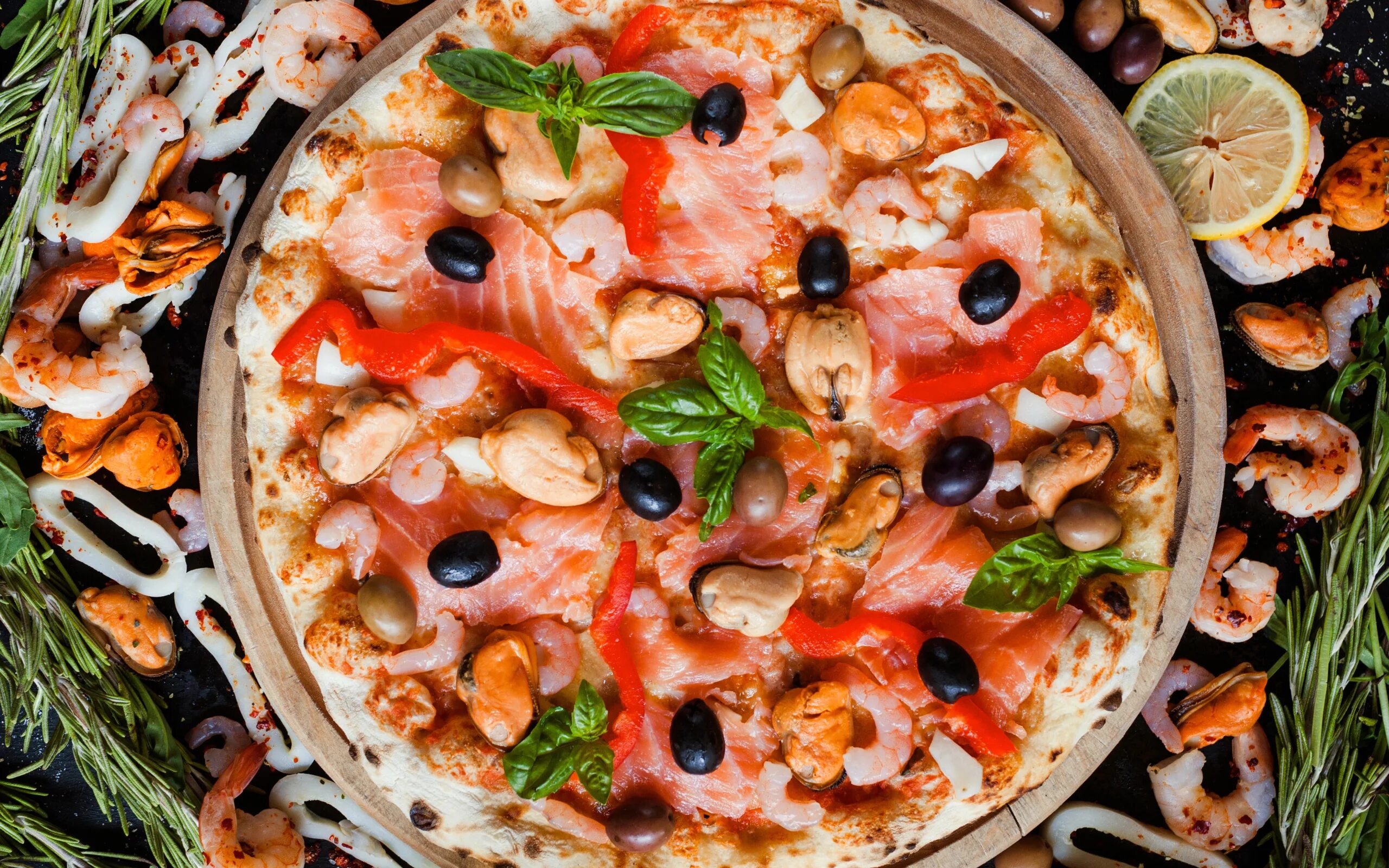 Домашняя пицца с морепродуктами. Пицца с морепродуктами (Seafood pizza). Пицца с креветками. Пицца дары моря. Пицца маринара с морепродуктами.