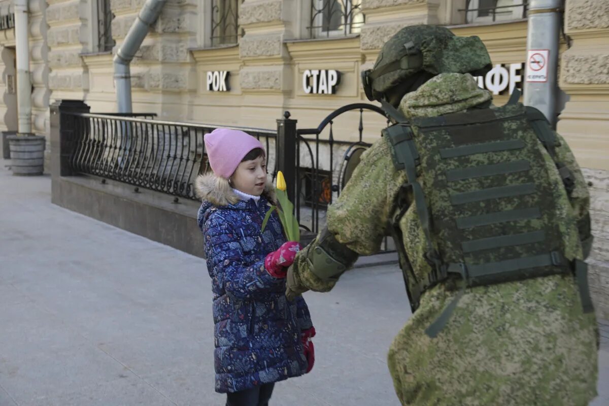 Вежливый канал. Вежливые люди 2014. Вежливые люди Военная полиция. Вежливый Питер.