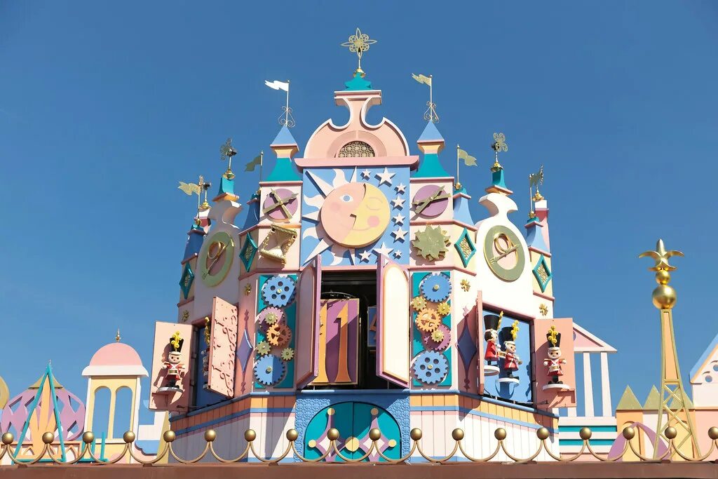 Это маленький мир Диснейленд. «Маленький мир» (it’s a small World) Диснейленд. Диснейленд часовая башня. Диснейленд аттракцион маленький мир. This is small world