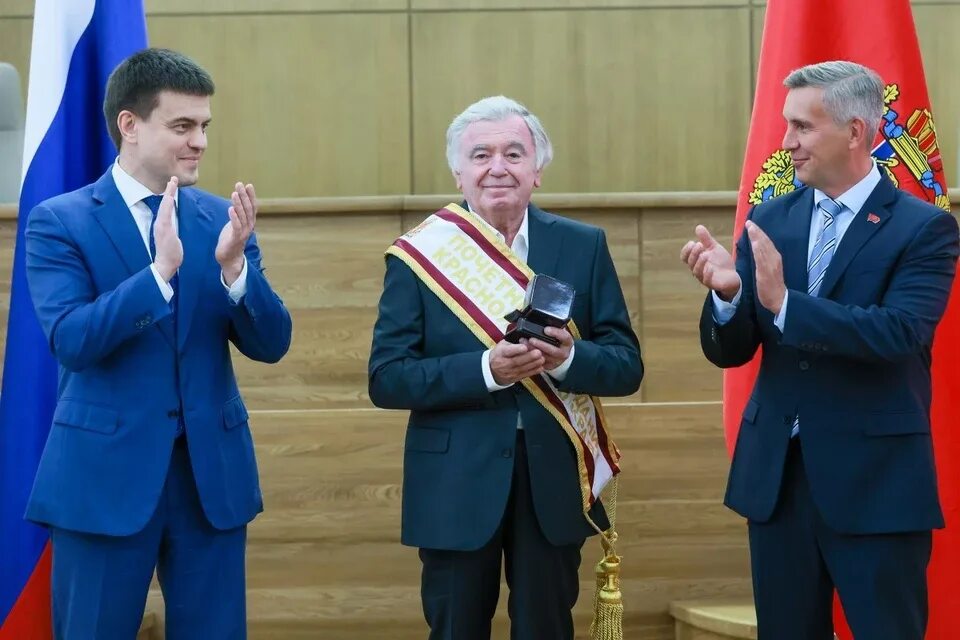 Почетные граждане красноярска. Награждение. Почетные граждане красноярска. Награждение. Арэг демирханов красноярск.