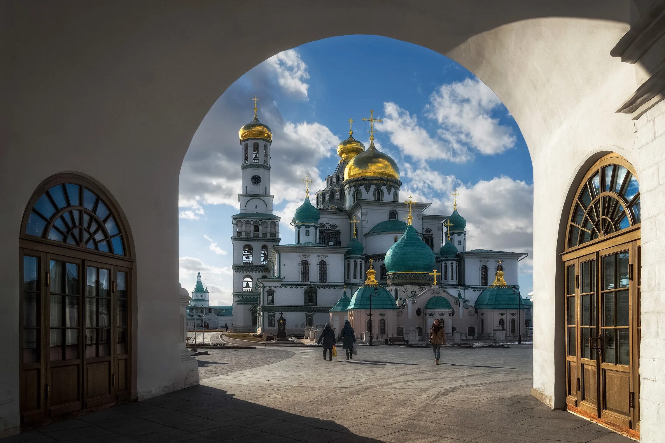 Воскресенский мужской монастырь истра. Новоиерусалимский монастырь в Истре. Истра новый Иерусалим монастырь. Город Истра храм новый Иерусалим. Новоиерусалимский монастырь (Подмосковье. Истра - Воскресенск).