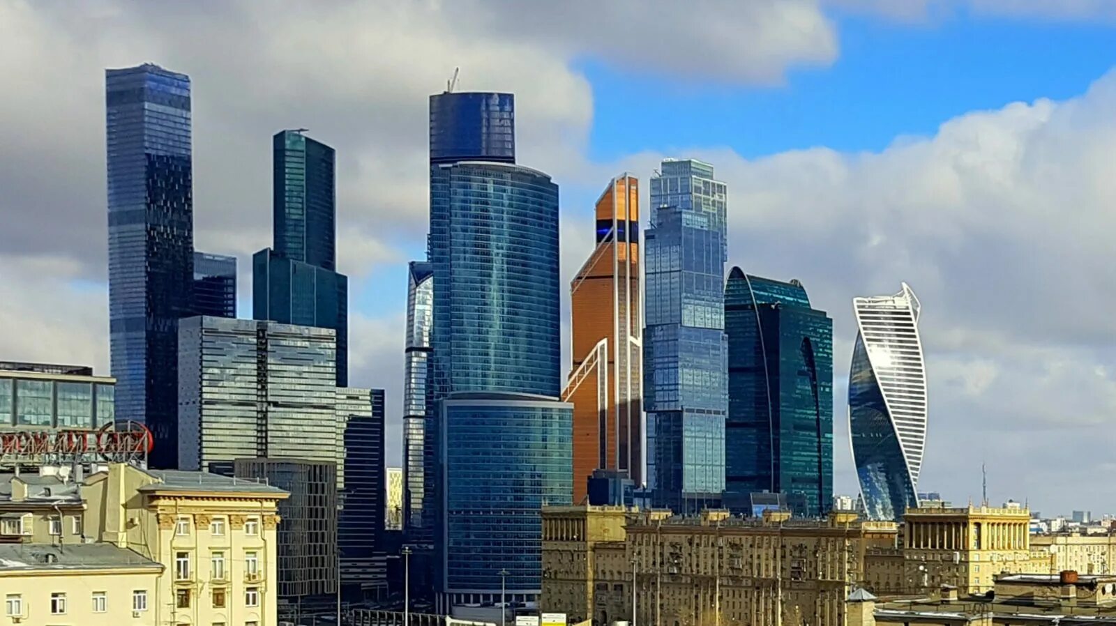 Сколько зданий в москве. Высота башен москоу сити. Высота башен москва сити. Сколько зданий в москве. Москва сити 2001.