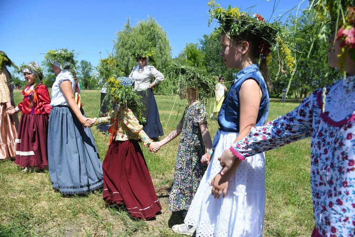 Угощение на троицу. Праздник кукушки кумление. Можно вязать на троицу. Праздник троицы в храме. Празднование троицы на руси.