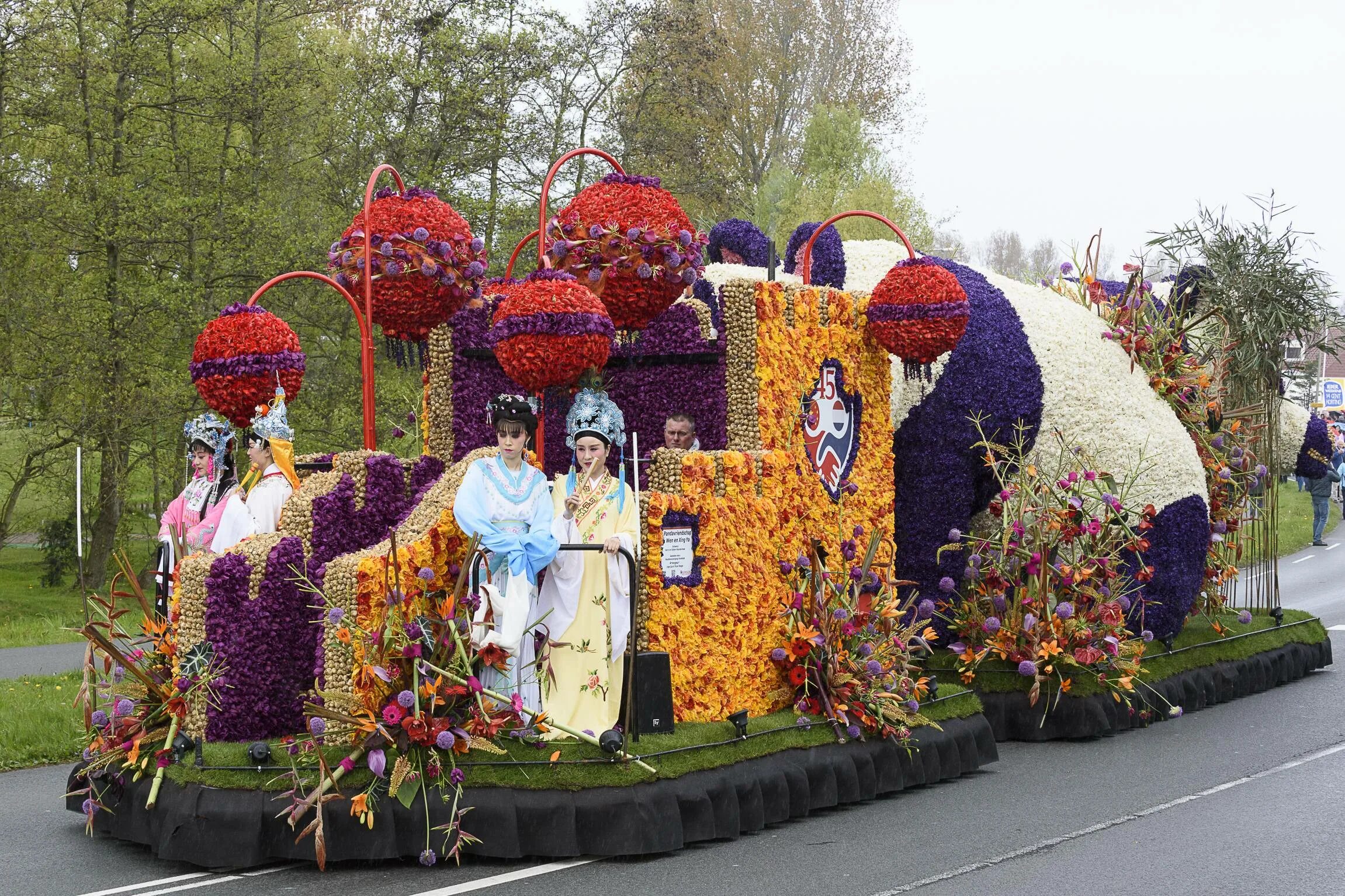 Фестиваль цветов в Голландии (Keukenhof, Нидерланды. Парад цветов Bloemencorso Bollenstreek. Фестиваль цветов Bloemencorso в Голландии. Парад цветов Bloemencorso в Голландии. На выставке цветов был сделан