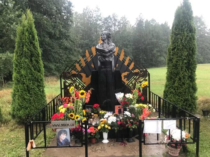 Место гибели виктора цоя на карте. Памятник цою слока талси. 35-м километре шоссе «слока — талси». Место гибели виктора цоя. Латвия памятник на месте гибели виктора цоя.