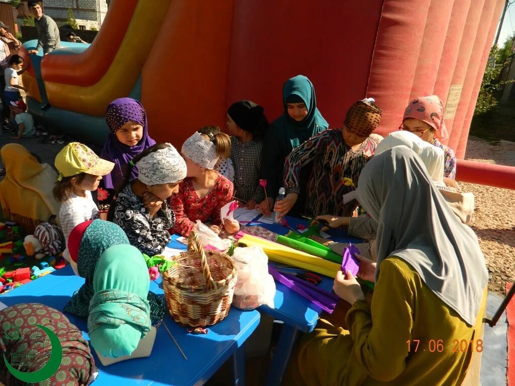 ураза байрам рисунок для детей. платья на ураза байрам для девочек. татарский праздник ураза байрам. татарский праздник ураза байрам. ураза байрам.