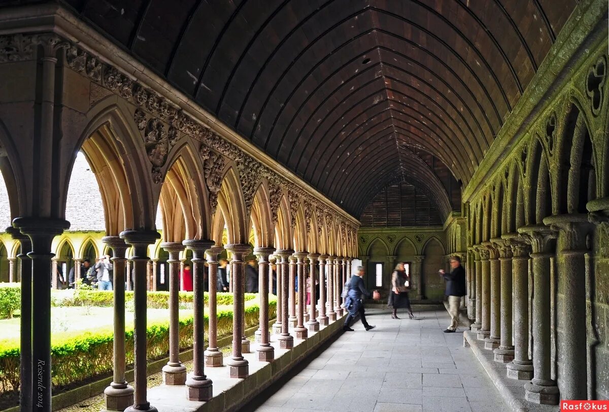 Крытая значение. Виды перьев у птиц. Крытые склады жд. Значение слова кроет. Футбольный манеж марьина роща.