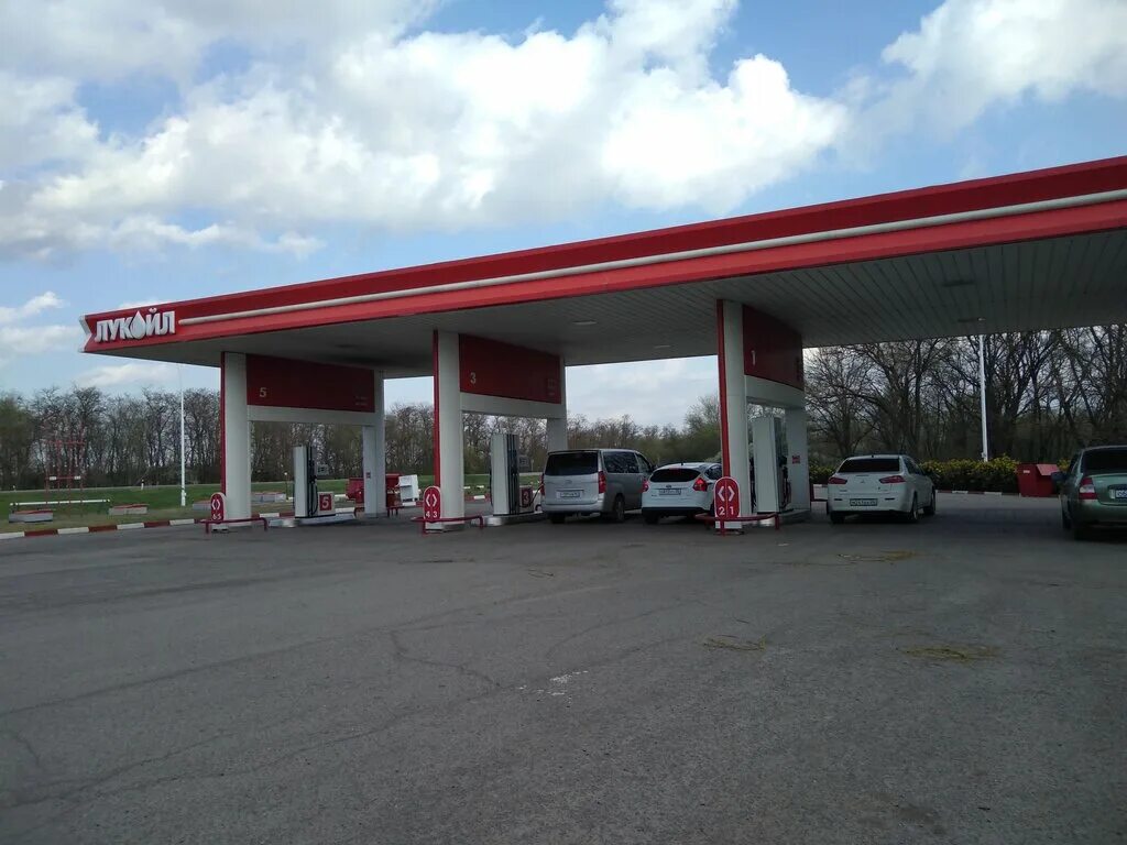 Заправка роснефть каменск шахтинский. Лукойл ростовская область. Восточное шоссе ростов на дону. Азс на м4 дон. Азс рост.