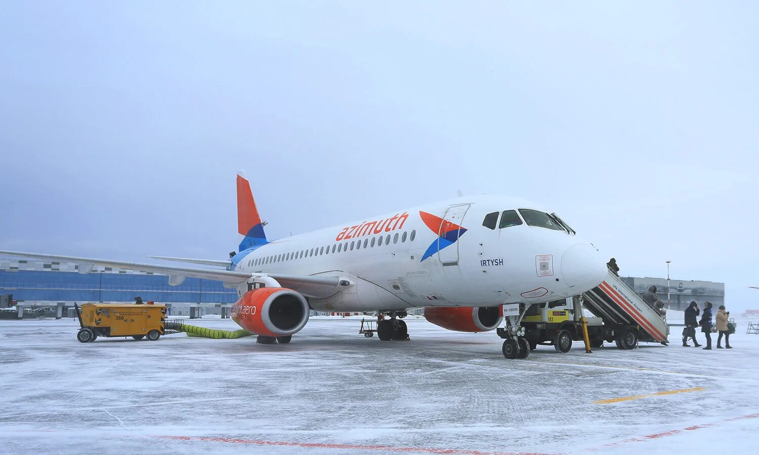 Авиакомпания уфа. Sukhoi superjet 100 azimuth. Самолёт азимут уфа. Аэропорт уфа. Азимут авиакомпания самолеты.