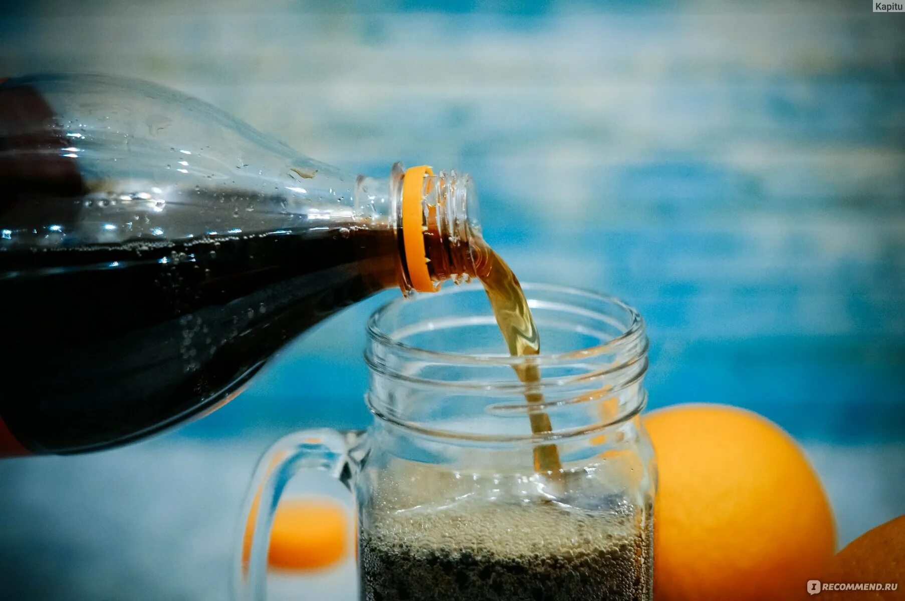 Вода которая меняет вкус. Газировка апельсиновая 2016. Оранжевая газировка белый спокойной. Кока кола апельсин. Кока кола оранжевая без сахара.