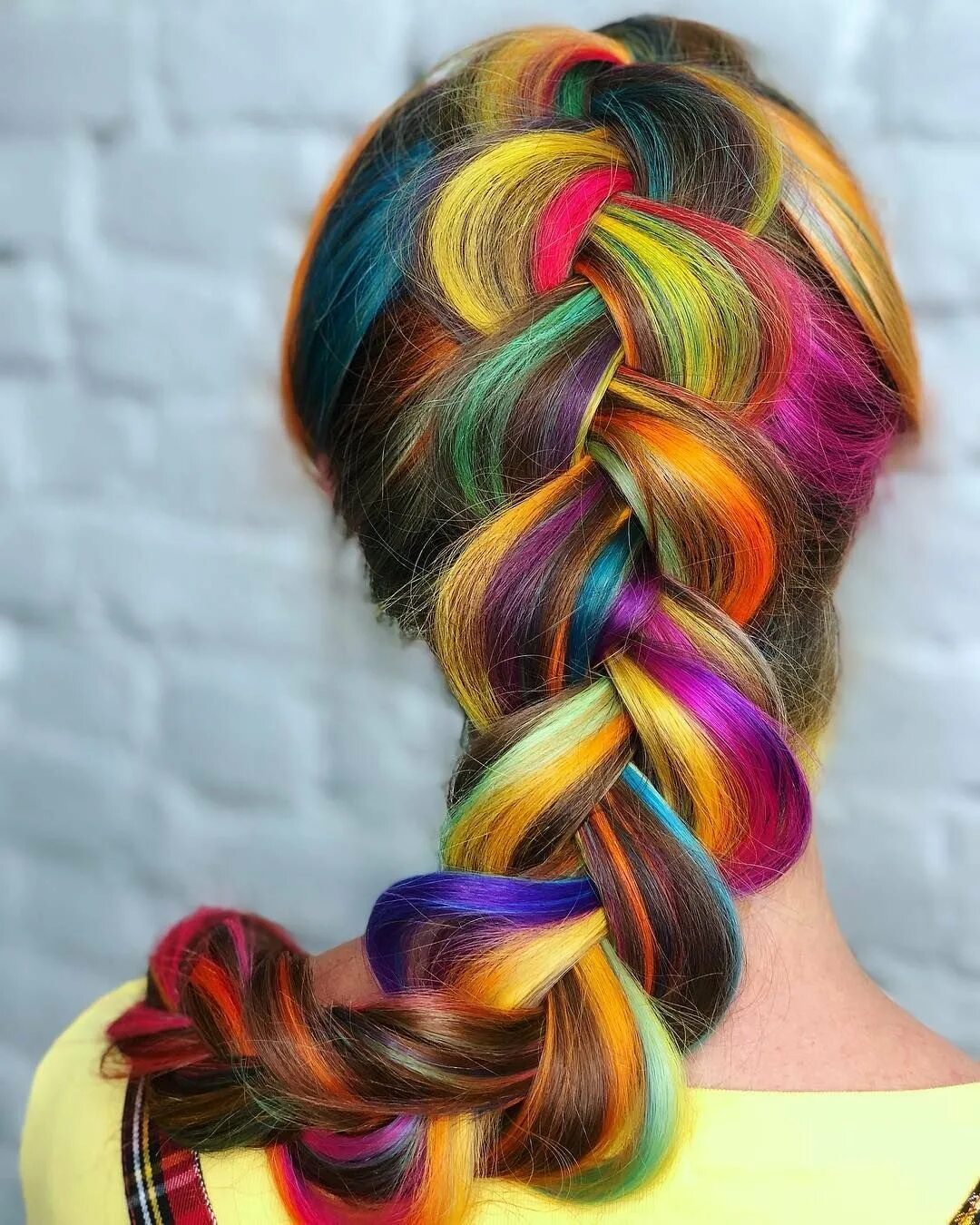 Косы с цветными прядями. Прядь волос косой. Цветные пряди на заколках. Прядь волос косой. Прядь волос косой.