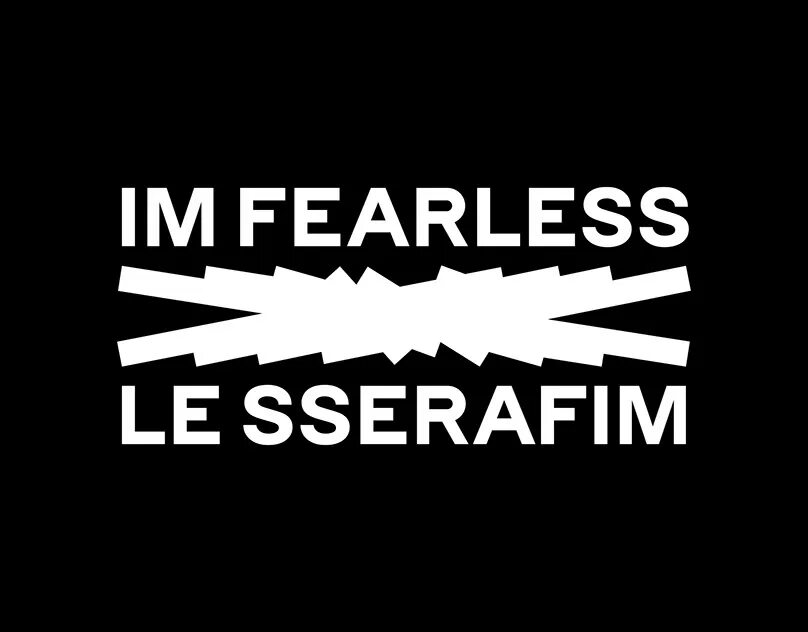 Crazy le serafim english. Le serafim альбом. Crazy le serafim english. Le serafim fearless. Хо юнджин le serafim.