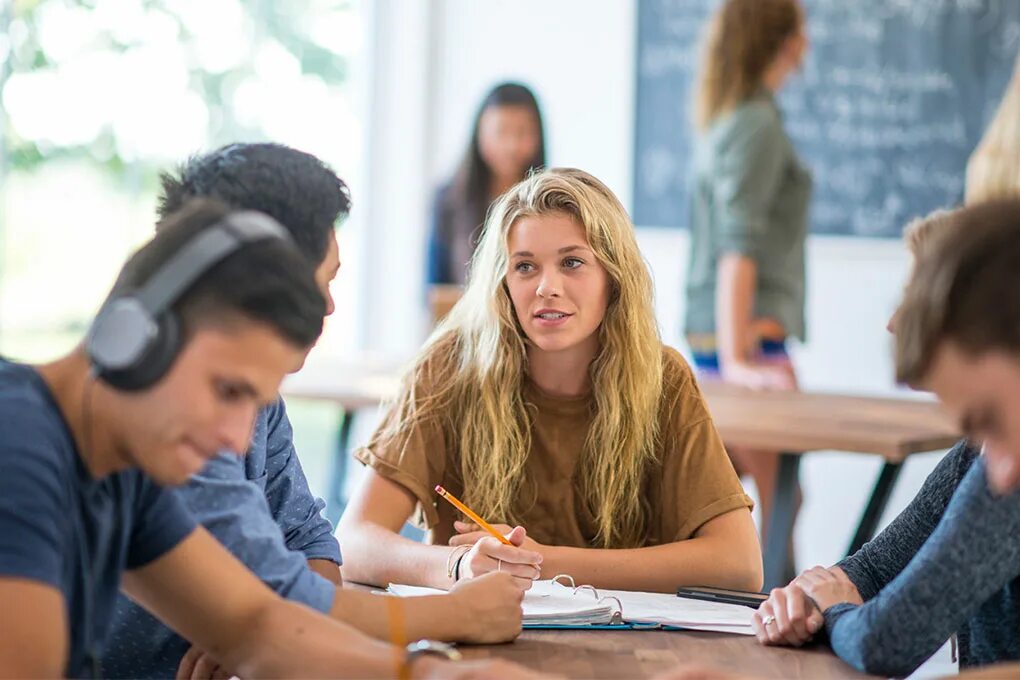 Call of students. Студенты за рубежом. Учеба за границей. Студенты в Канаде. Стажировка студентов за рубежом.