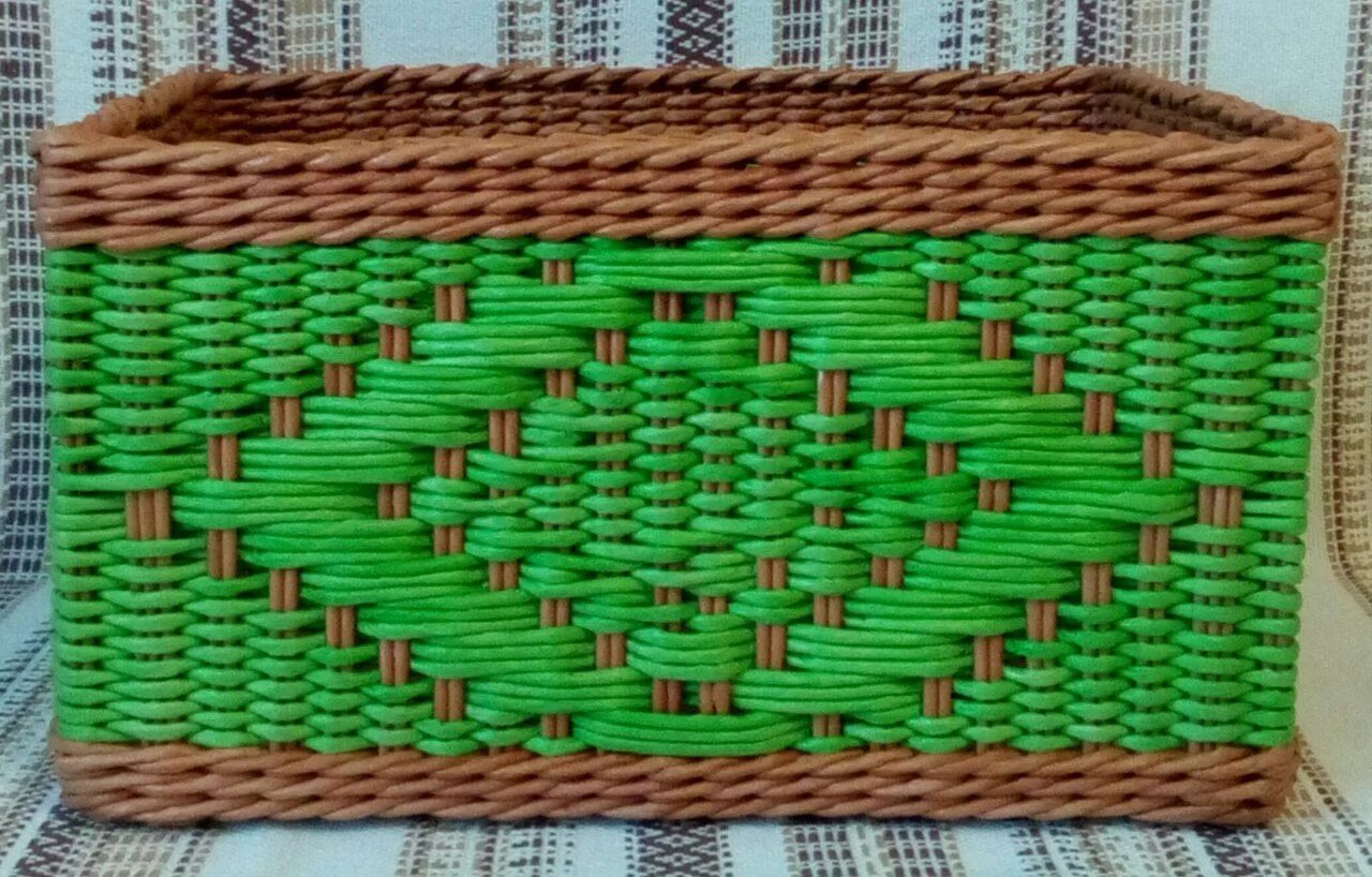 Плетение ситец. Саржевое плетение из бумажной лозы. Плетеное панно из лозы. Саржевое плетение бумажной лозой. Бумажная лоза для плетения.