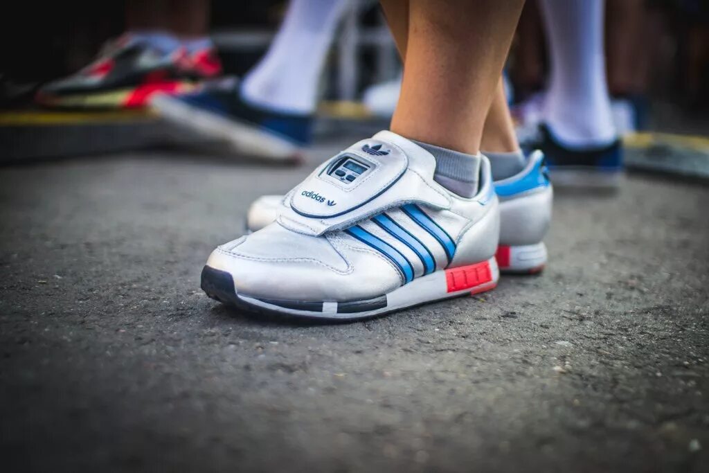 Адидас с часами. Adidas Micropacer. Кроссовки adidas Originals Micropacer. Adidas Micropacer og. Кроссовки adidas Originals Micropacer og.