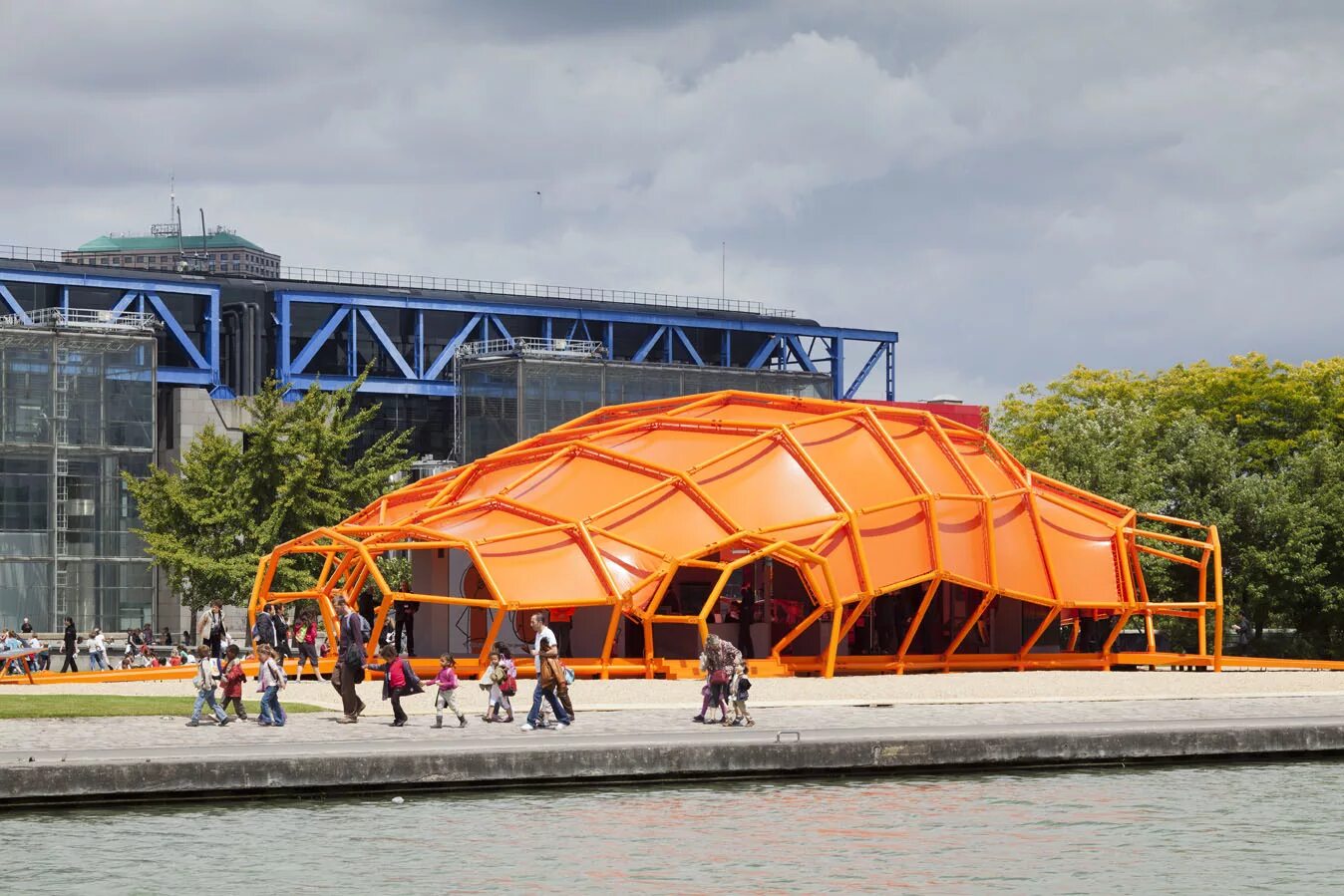 Ля парка. Парк де ла Виллет. Бернард чуми парк ла Виллет. Parc de la Villette в Париж. Парк ла Виллет архитектура.