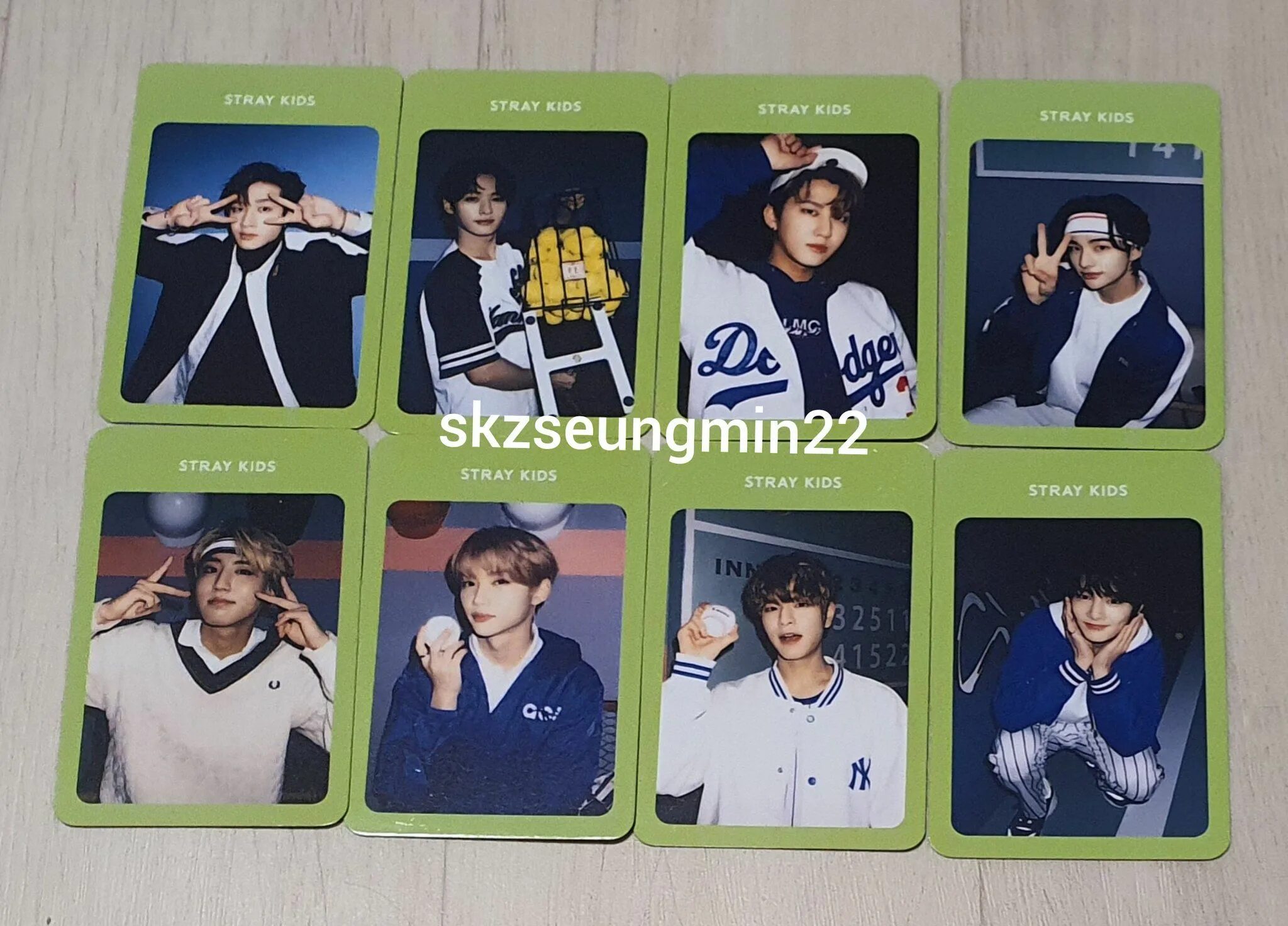 Stray kids card. In Stray Kids карточка. K Pop карточки Stray Kids. Группа Stray Kids карточки. Детские карточки Stray Kids.