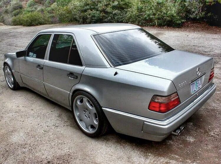W124 универсал brabus. Мерседес w124 купе. Mercedes-benz w124 1993. 124 литра. Мерседес купе 1992.