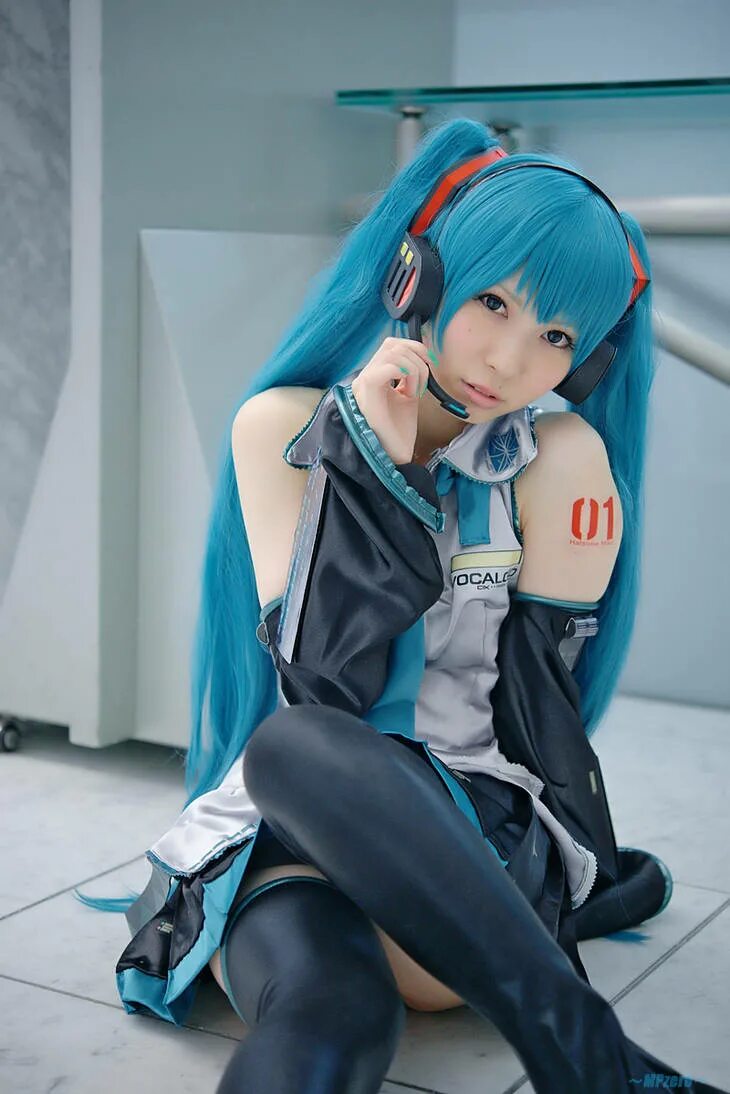 Hatsune miku cosplay. Саки Фудзита Хатсуне Мику. Яэ Мику косплей. Мику Накано 18 косплей. Хатсуне Мику косплей 18.