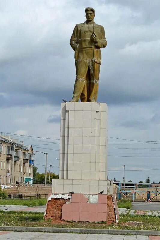 Копейск поселок. Памятник Маяковского Старокамышинск. Поселок Старокамышинск Копейск. Поселок Старокамышинск Челябинская область. Достопримечательности Старокамышинск Копейск.