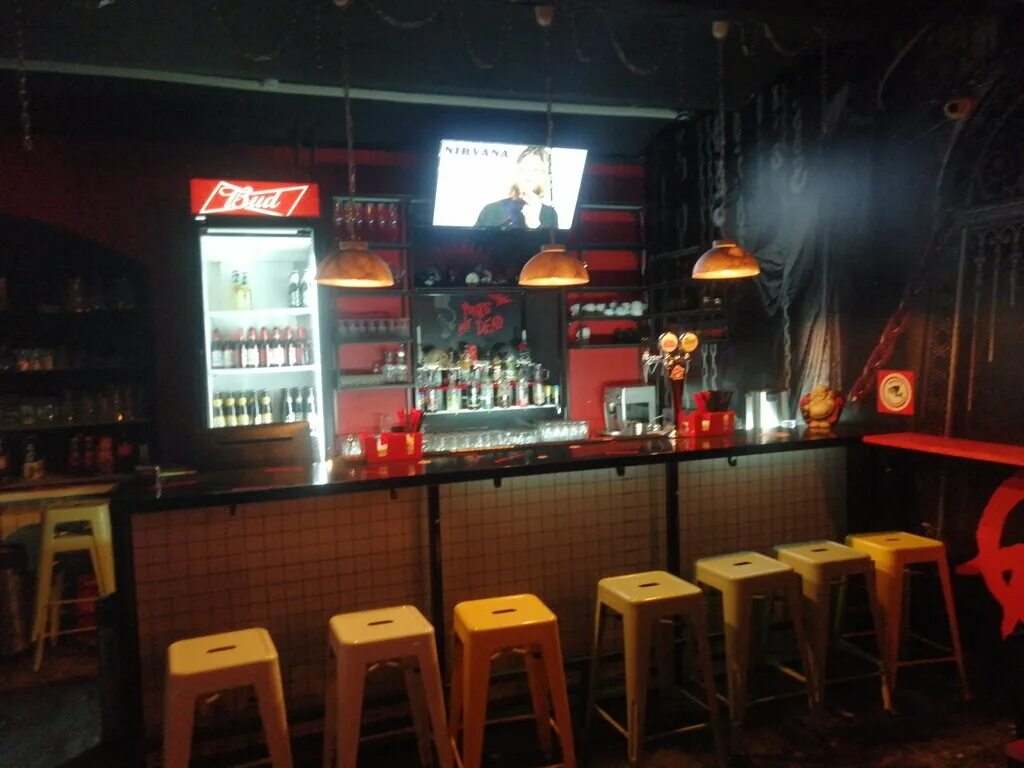 Пели пили киров профсоюзная 44. Облако киров бар. Кальян бар железнодорожный пролетарская. Кирова 31 братск. Студенческий паб.