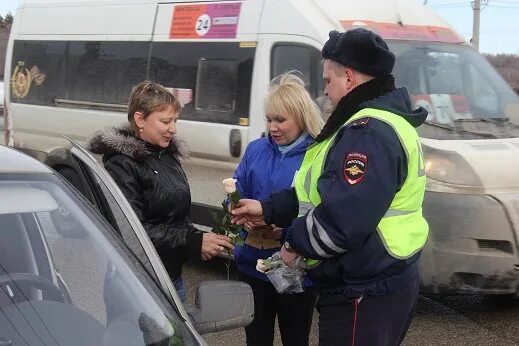 Дпс сызрань. Сотрудники гибдд сызрани. инспектор гаи г сызрань. гибдд сызрань фото. сызрань фото инспектора гибдд.