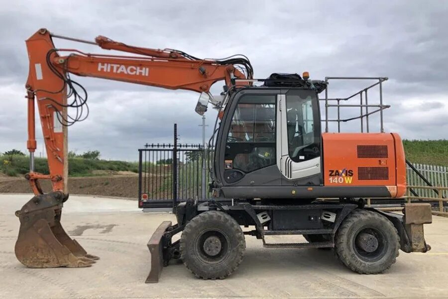 Стрела на jcb 160. Хитачи экскаватор колесный полноповоротный. Колесный экскаватор e160w. Экскаватор 2000 годов. Эксмаш e170w.