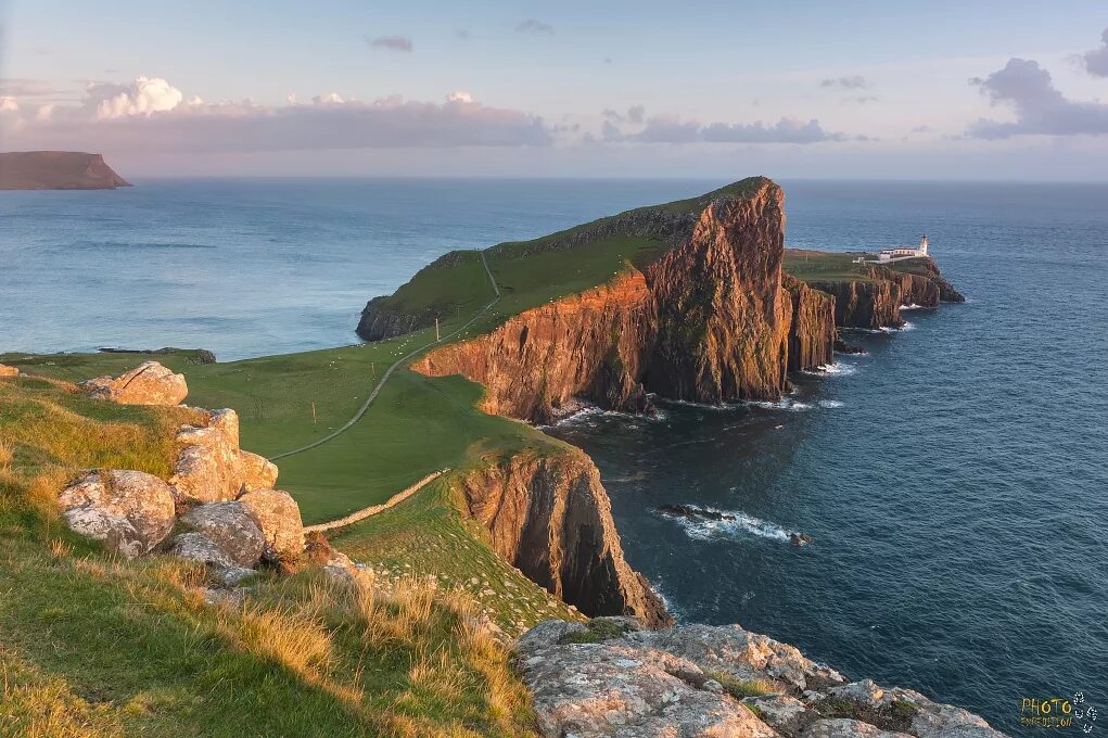 Герикас поинт юар. Скай северная шотландия маяк. Мыс поинт. Мыс cape point кейптаун. Мыс романо, сша.