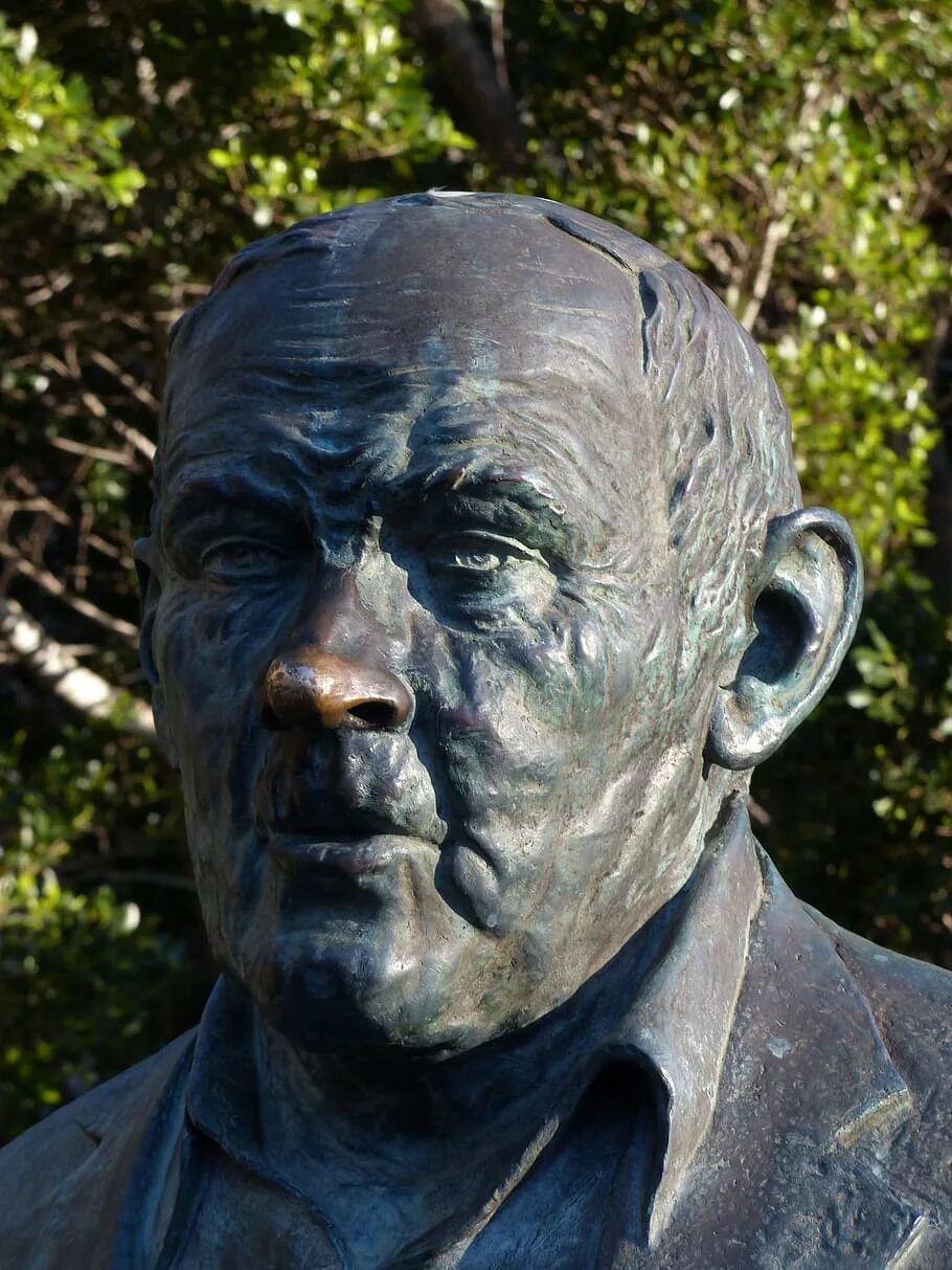 Памятник голова ленина в улан-удэ. Памятник голова. Голова памятника. Голова ленина в улан-удэ. Памятник ленину (улан-удэ).