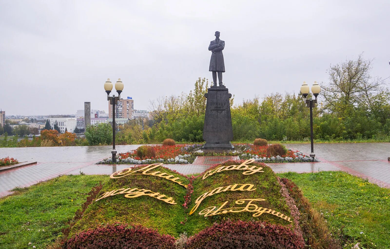 Города писателей россия. Орел город воинской славы. Орел город воинской славы памятник. Орел стела Орел город воинской славы. Орел Литературная столица.