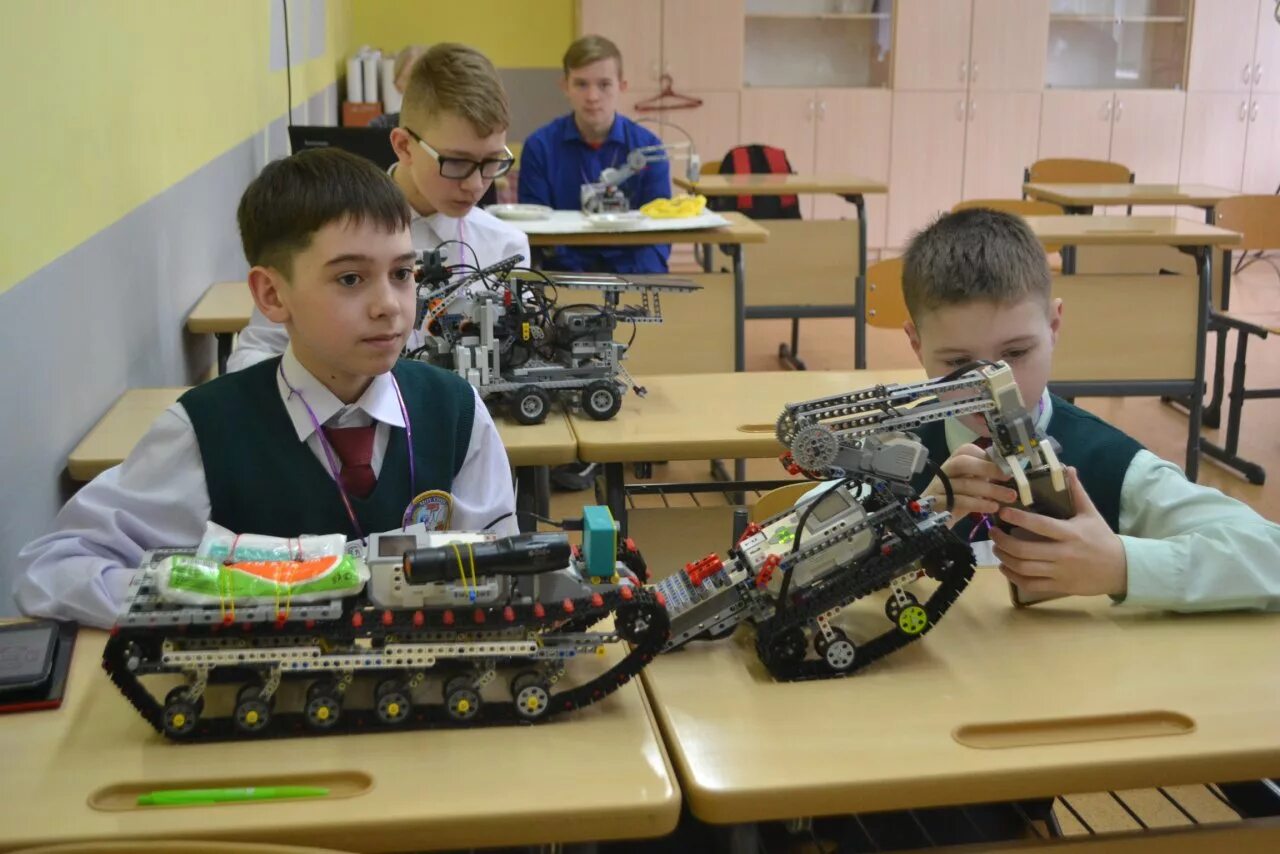 Дополнительное образование для школьников. Робототехника для детей. Дополнительное образование робототехника. Робототехника для дошкольников. Дополнительное образование для школьников.