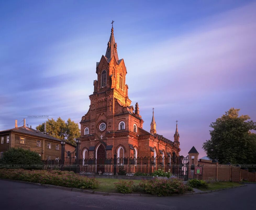 Католическая церковь во владимире. Католическая церковь святого розария пресвятой девы марии. Костёл святого розария во владимире. Церковь пресвятой девы марии святого розария. Костел во владимире.