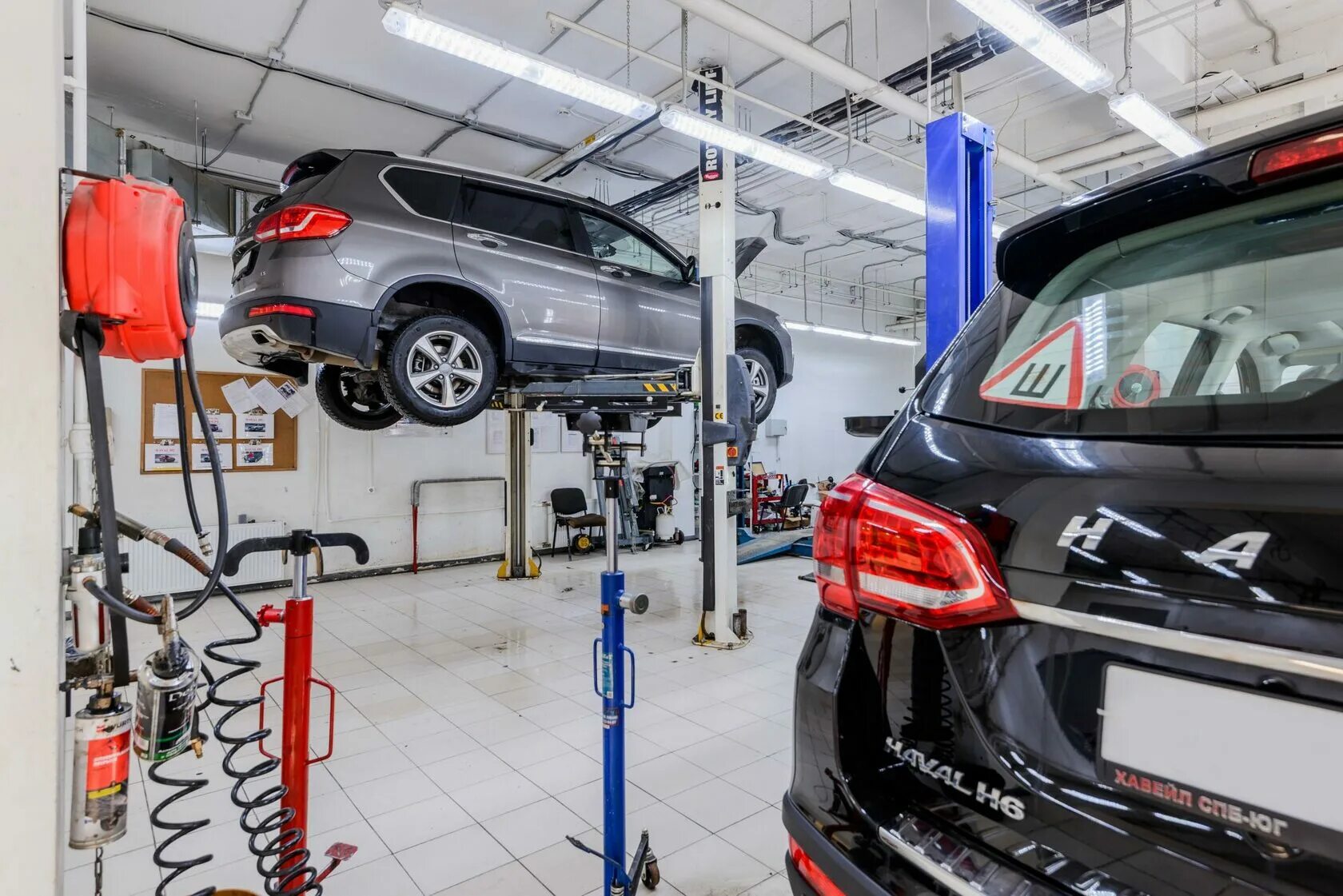 Автосервис хавал. Автосервис haval. хавейл сервис. haval сервисный центр. хавал на подъемнике.