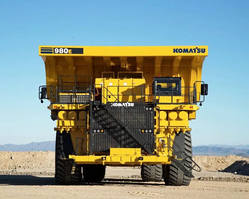 980 е. Komatsu 980e-5. Коматсу 980 е. Карьерный самосвал Комацу 980 е5. Карьерный самосвал Коматсу на рабочий стол.