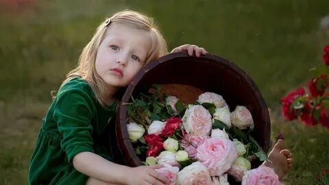Ребенок в бочке