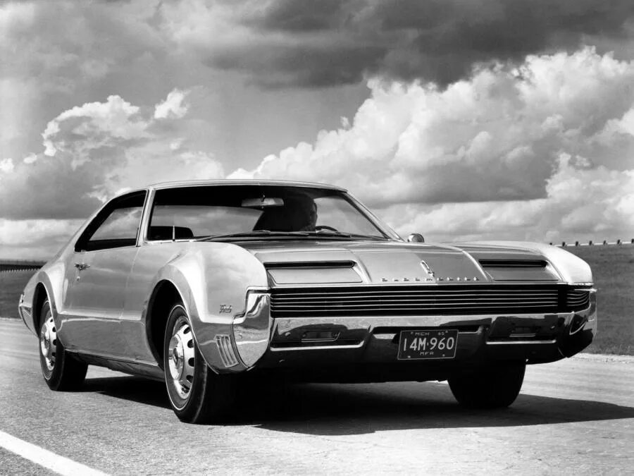 Олдсмобиль 1966. Олдсмобиль Торнадо 1966. Oldsmobile Toronado 1966 обои. Oldsmobile toronado