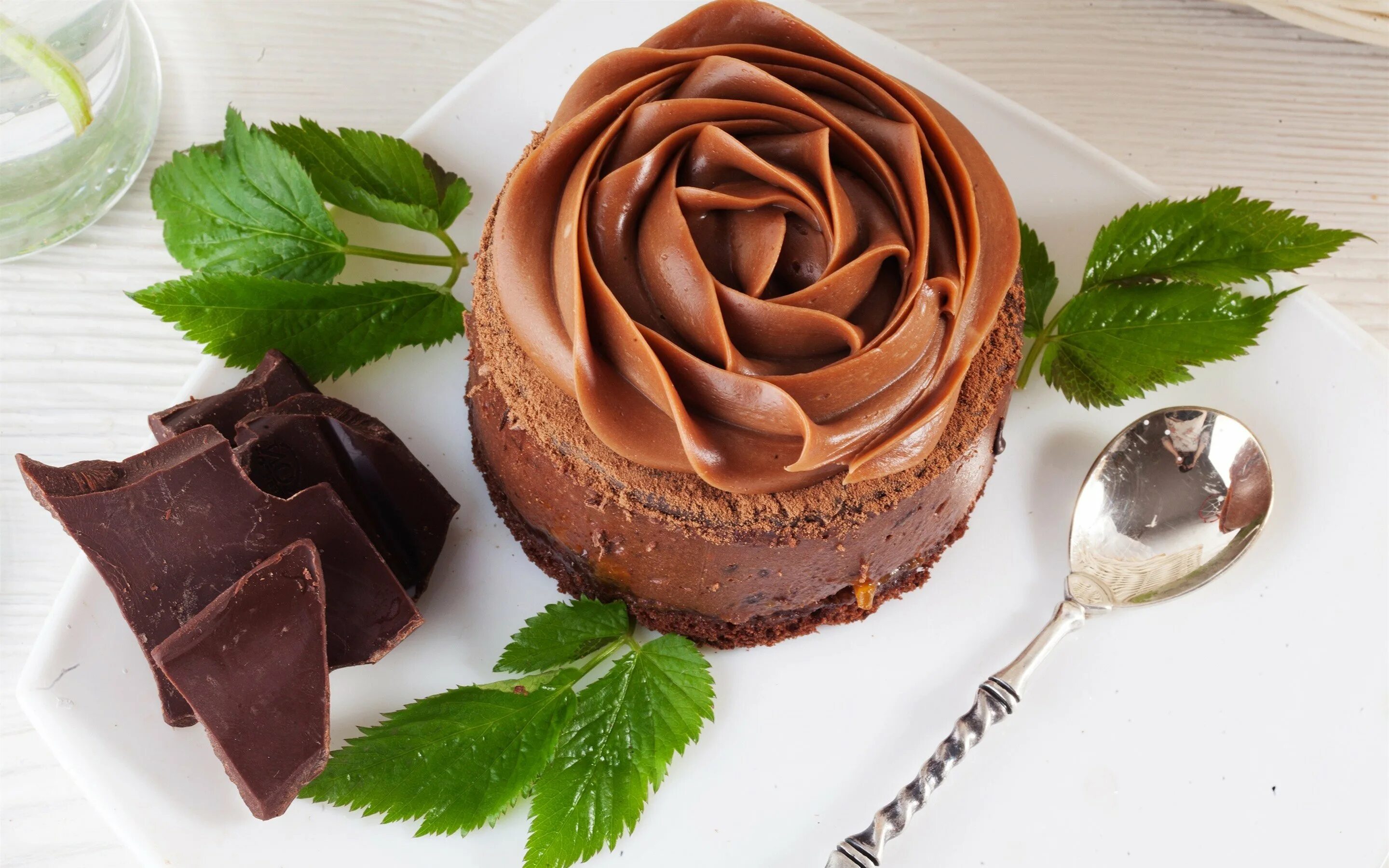 Песня сладким шоколадом. Шоколадный ганаш десерт. Шоколадные пирожные. Пирожные с шоколадом. Шоколадные цветы.