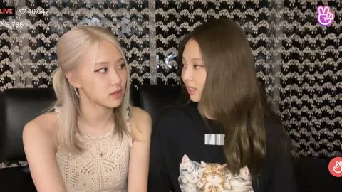 BLACKPINK Jennie and Rosé did a live video on VLIVE and Weverse on August 8...