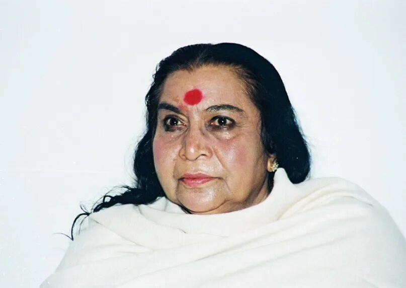 Шри матаджи нирмала деви стопы. Матаджи нирмала деви сахаджа. Нирмала деви. Шри матаджи лакшми. Шри нирмала деви.