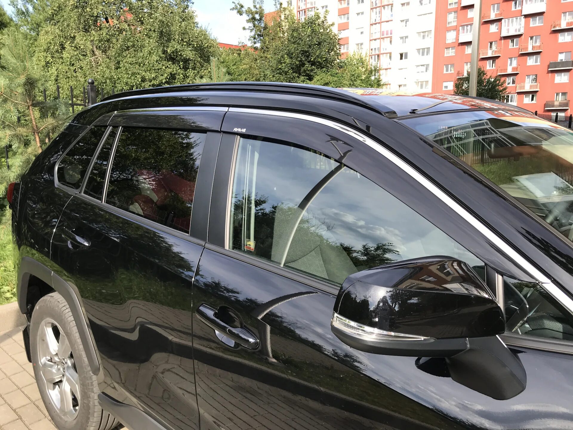 Ветровики рав 4. Ветровики рав 4 2020. Накл. Ветровики тойота рав 4 2021. Дефлекторы окон cobra tuning toyota rav4.