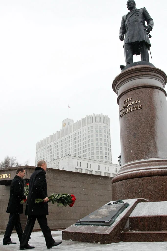 Столыпин москва. Открытие Путиным памятника Столыпину в Москве. Памятник Петру Столыпину (Москва). Столыпин памятник в Киеве.