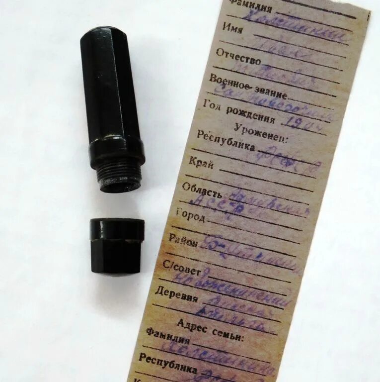 Медальон солдата. Медальон кировский раскоп новгород. Солдатские медальоны ркка. Смертный медальон бойца красной армии. Солдатский смертный медальон.