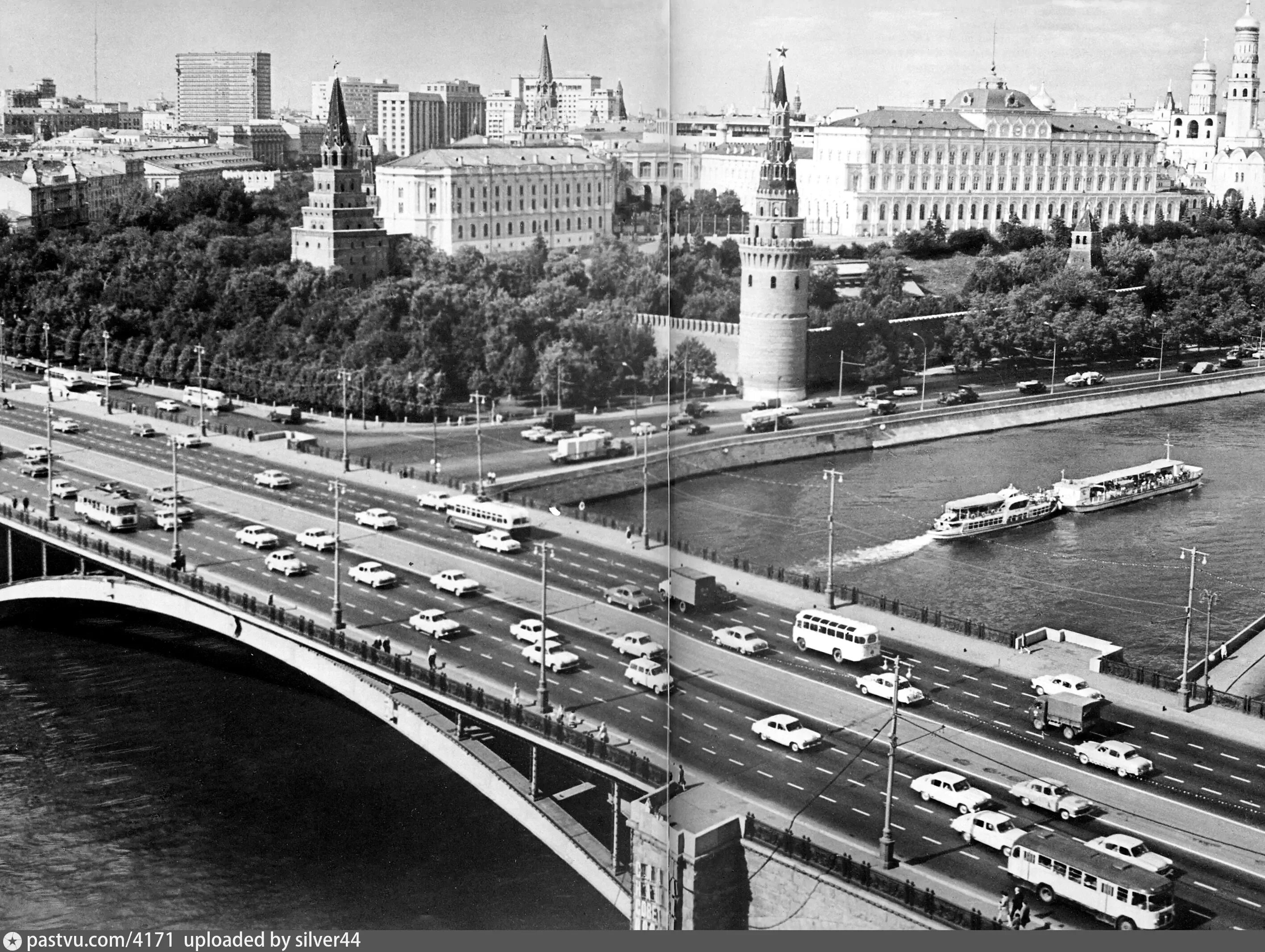 Pastvu Кремль. Кремль 1953 год. Вид на Кремль с большого каменного моста. Старый большой каменный мост. Когда была возведена москва