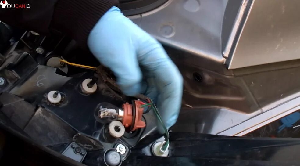 Лампа стоп сигнала 1118 rkbyf. Как поменять лампочки тормоза. F10 лампы заднего стоп сигнала. Как поменять лампочки тормоза. Как поменять лампочки тормоза.