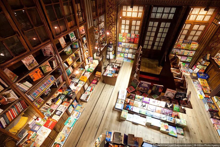 Книжный магазин. Красивый книжный магазин. Необычные книжные магазины. Красивая библиотека. Красивый книжный магазин в москве