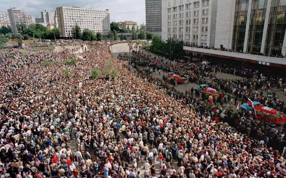 Сколько длился майдан. Москва ГКЧП 1991. Майдан в Москве 1991. Митинг против ГКЧП 1991. Митинг у белого дома 1991.