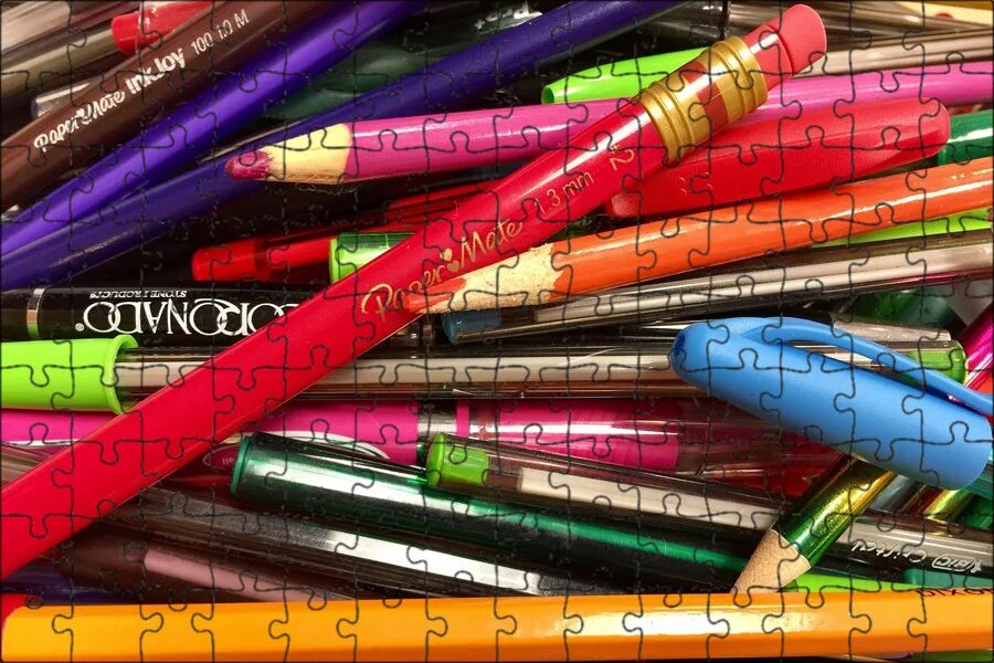 цветные карандаши и фломастеры. цветные карандаши на белом фоне. маркер карандаш. карандаши цветные ручка. карандаши цветные.