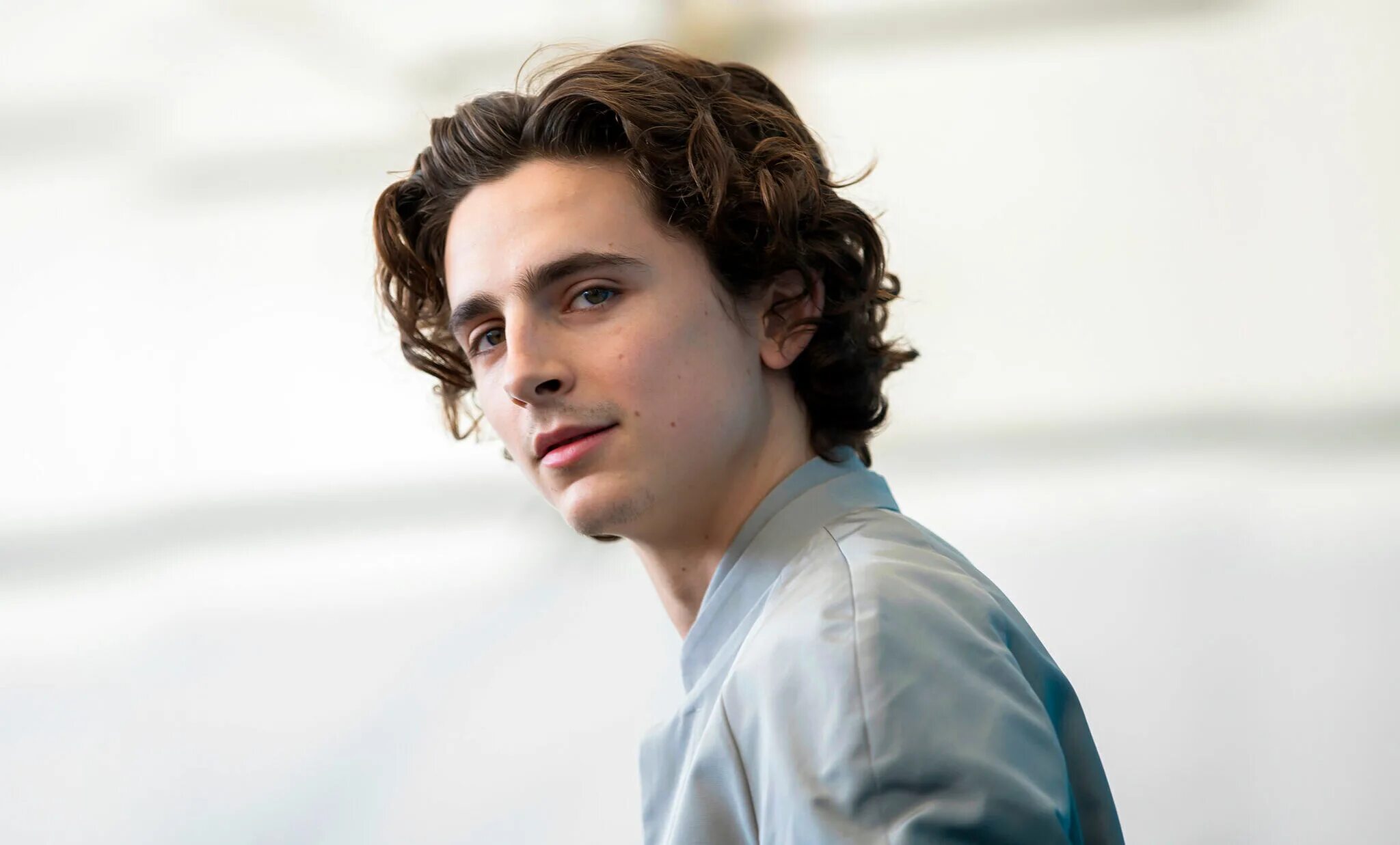 тимоти шаламе на английском. тимоти шаламе 2020. тимоти шаламе чарли и шоколадная фабрика. тимоти шаламе цвет глаз. Timothee chalamet 2023.