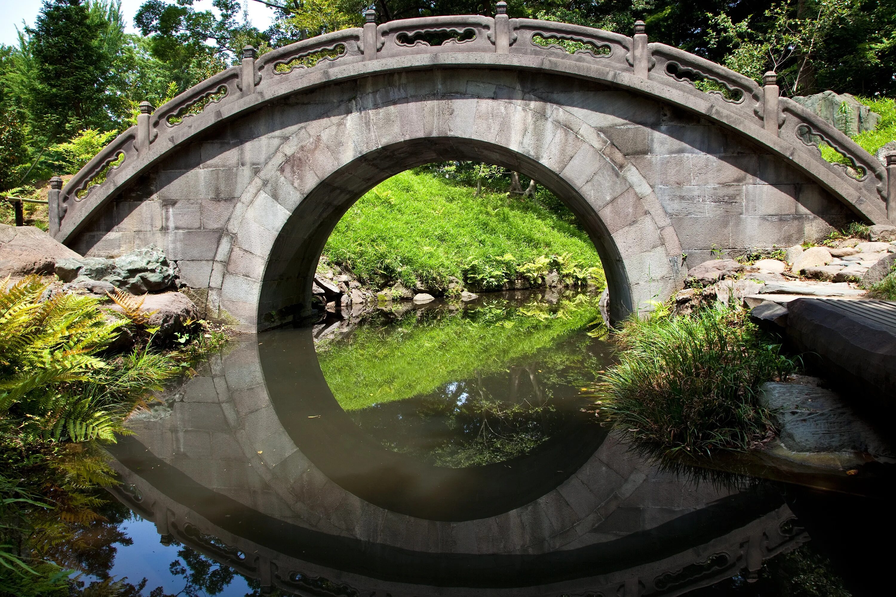 Мост Солкан Словения. Железобетонный арочный мост Висбаден. Кинтай арочный мост Япония. Сунцзян каменный мост. Первые каменные мосты
